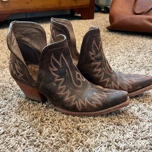 Ariat Dixon Sz 9